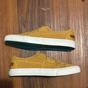 Blowfish Malibu Casual Mustard Sneakers size 9 women